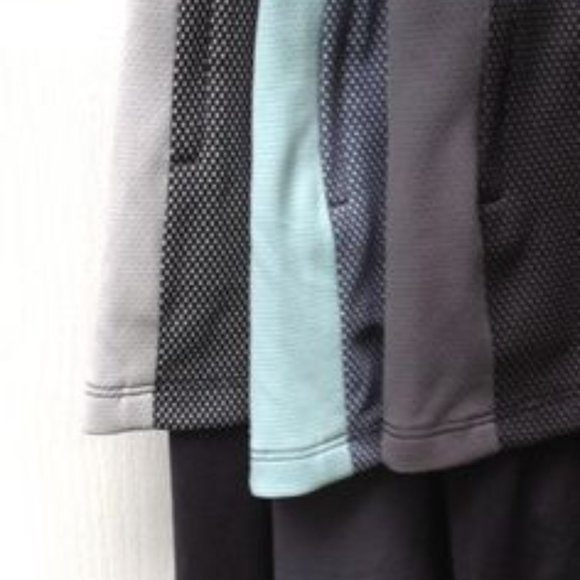 RWW One Piece Capri Leggings with Layered Short and Two Zippered Pockets - Picture 4 of 9